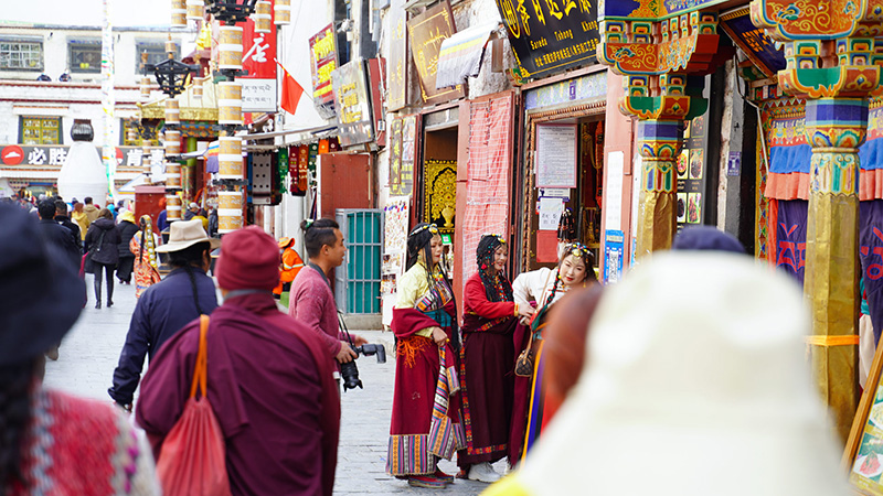 Tourists In Barkhor Street, Lhasa