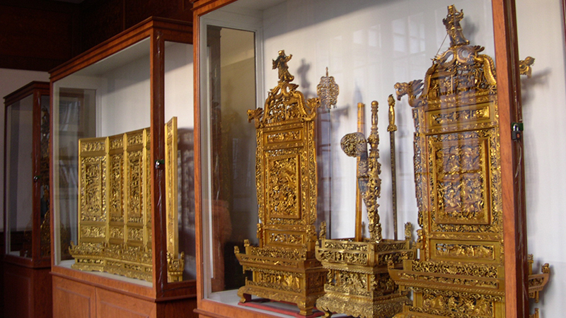 Exhibits at the Jade Buddha Temple
