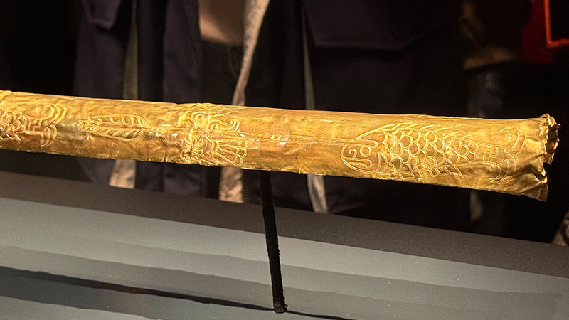 The pattern carved on the Gold Stick