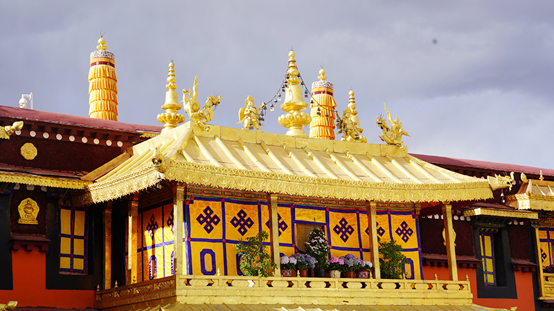 Golden roof of Jokang Temple