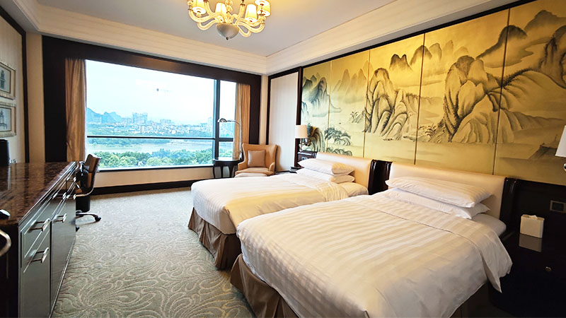 A twin bed hotel room