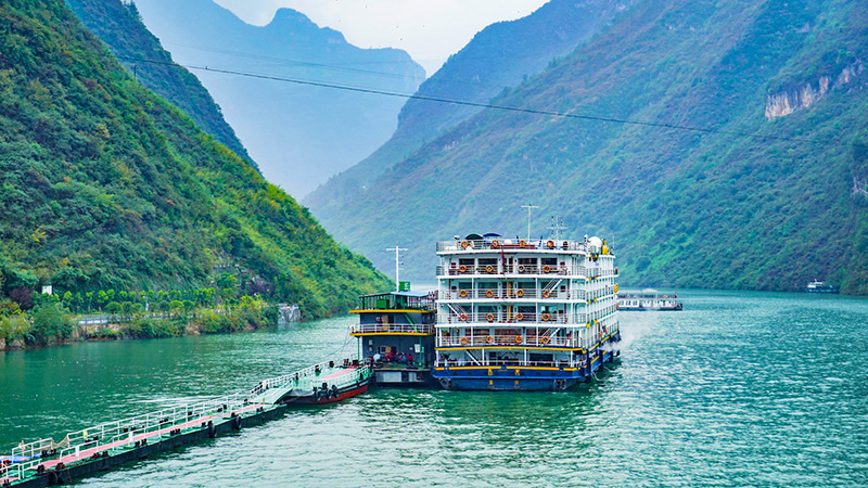 The scenic view of Yangtze River