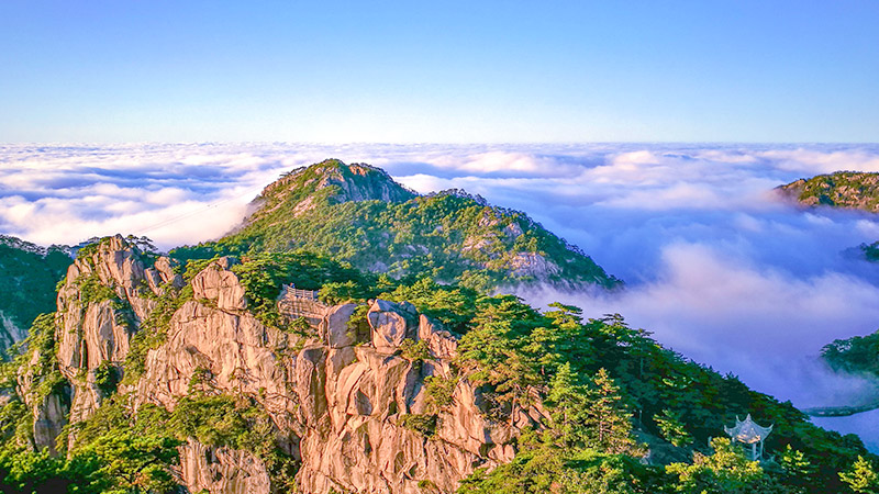 Huangshan Mountain surrounded by clouds