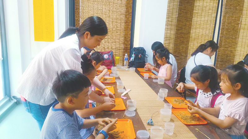 Make scented pendants in Huangshan