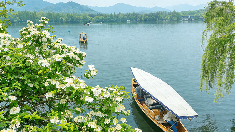 Spring scenery of West Lake