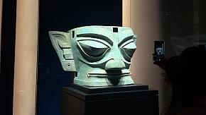 Bronze mask at Sanxingdui Museum