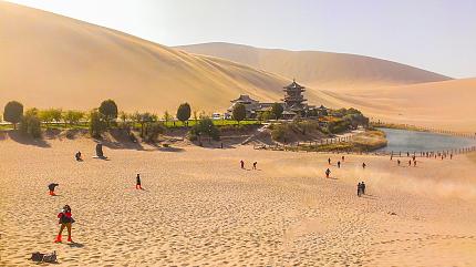 Crescent Spring, Dunhuang
