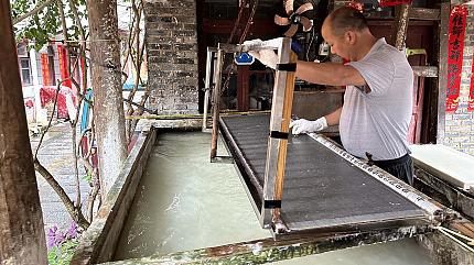 Paper-Making in Ancient Ways, Kaili